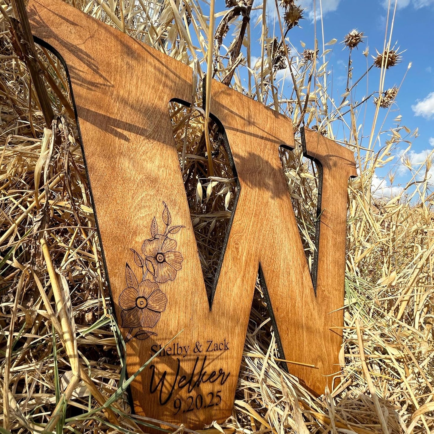 Wedding Guestbook Sign for Couple - Personalized Round Wooden Sign with Initial Letter, Rustic Wedding Guest Book Alternative, Custom Name Sign, Engagement Party Decor, Reception Table Decoration
